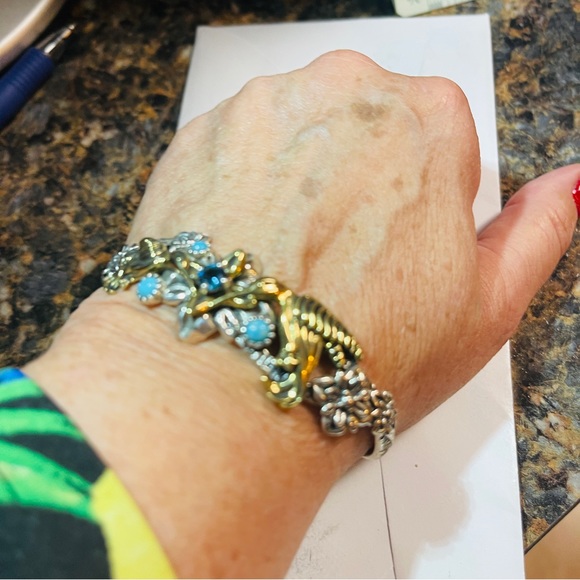 💙Beautiful Silver Turquoise.& Blue Topaz Floral Wrist Cuff with Amazing Detail! - Picture 10 of 12